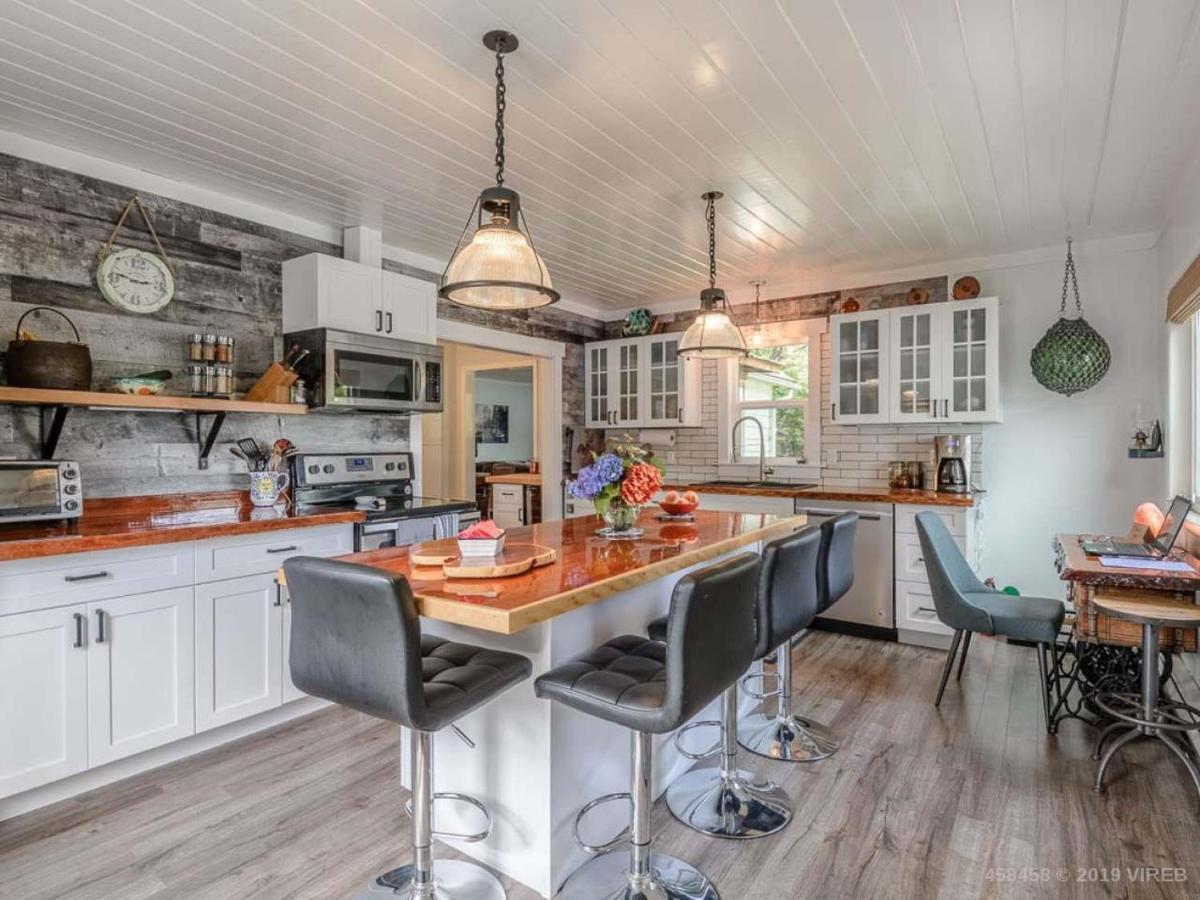 ホテル Woods End Landing Bamfield エクステリア 写真