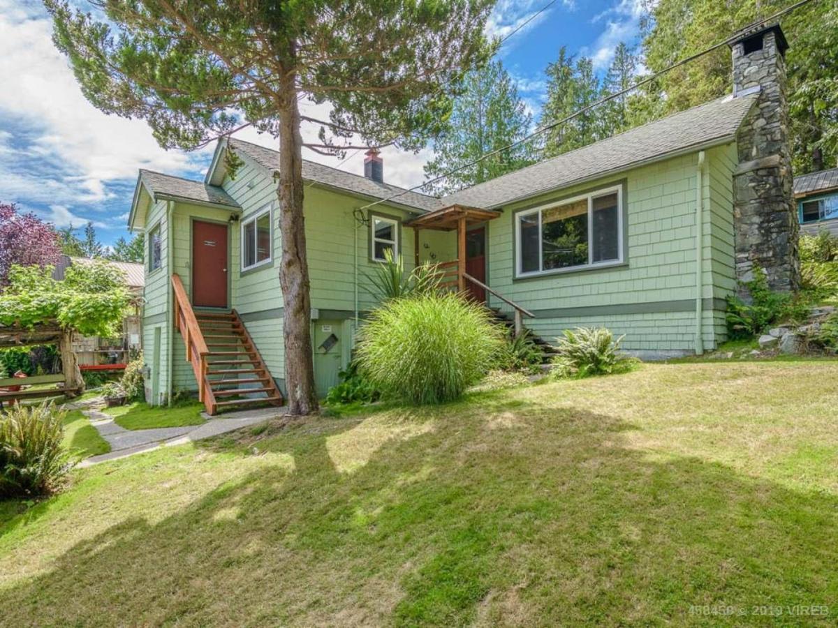 ホテル Woods End Landing Bamfield エクステリア 写真