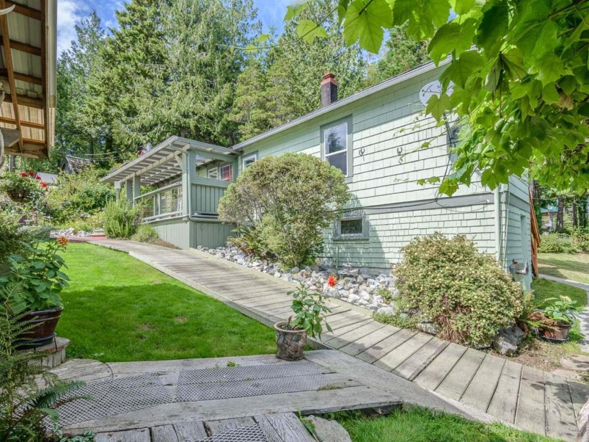 ホテル Woods End Landing Bamfield エクステリア 写真