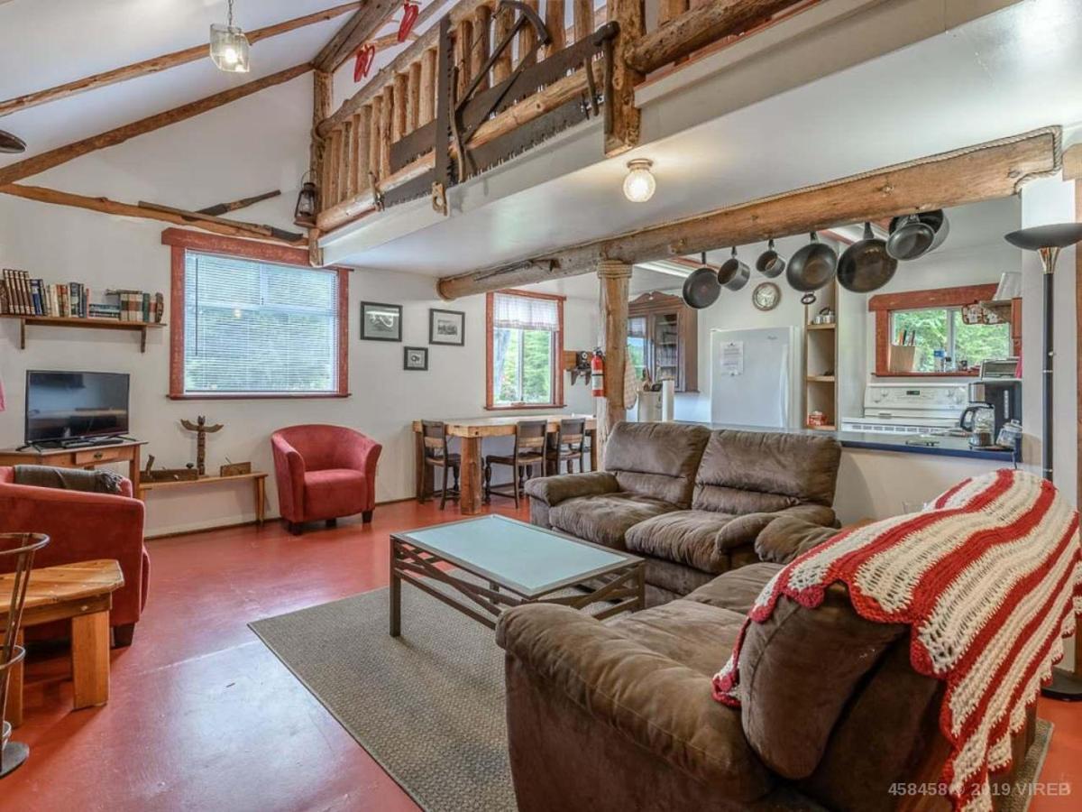 ホテル Woods End Landing Bamfield エクステリア 写真
