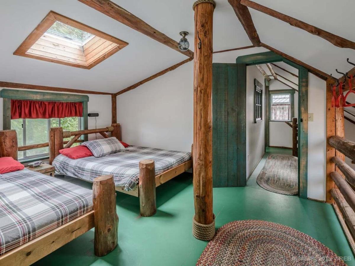ホテル Woods End Landing Bamfield エクステリア 写真