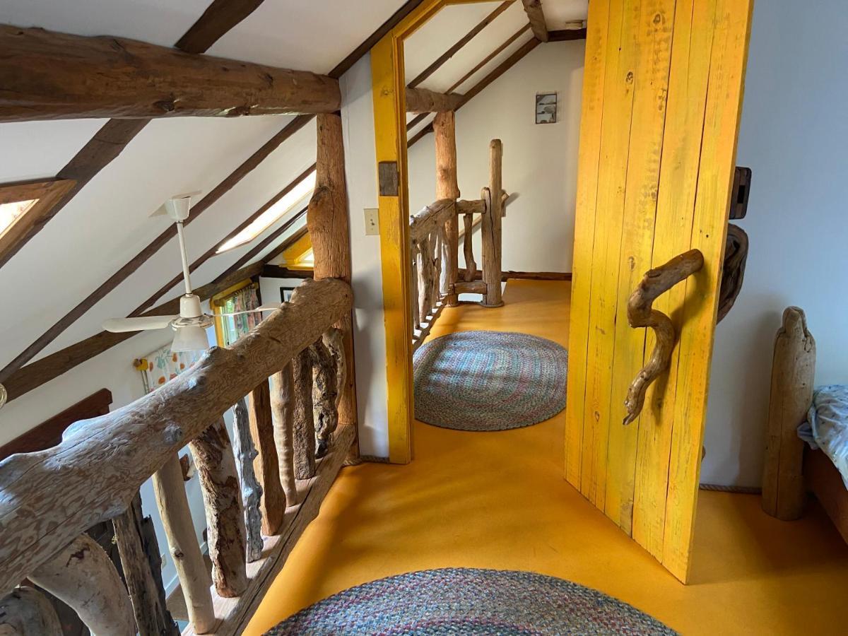 ホテル Woods End Landing Bamfield エクステリア 写真