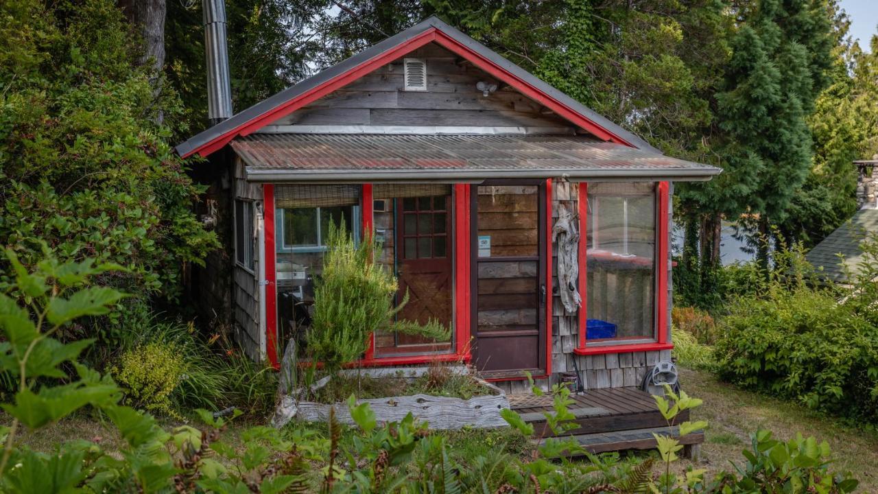ホテル Woods End Landing Bamfield エクステリア 写真